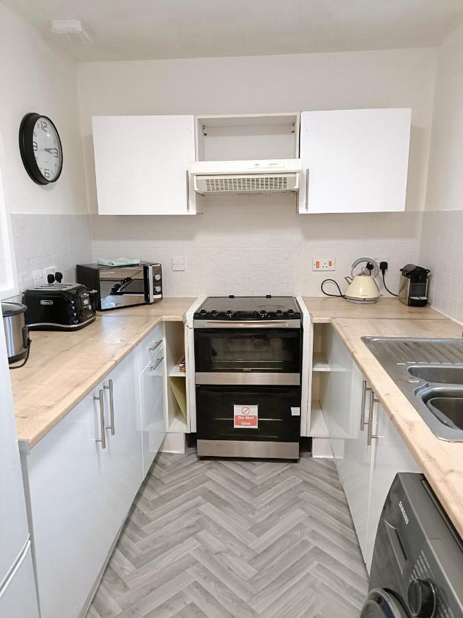 2 Bed Functional House Close To Manor Park Train Station لندن المظهر الخارجي الصورة