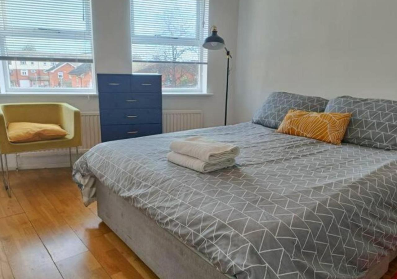 2 Bed Functional House Close To Manor Park Train Station لندن المظهر الخارجي الصورة