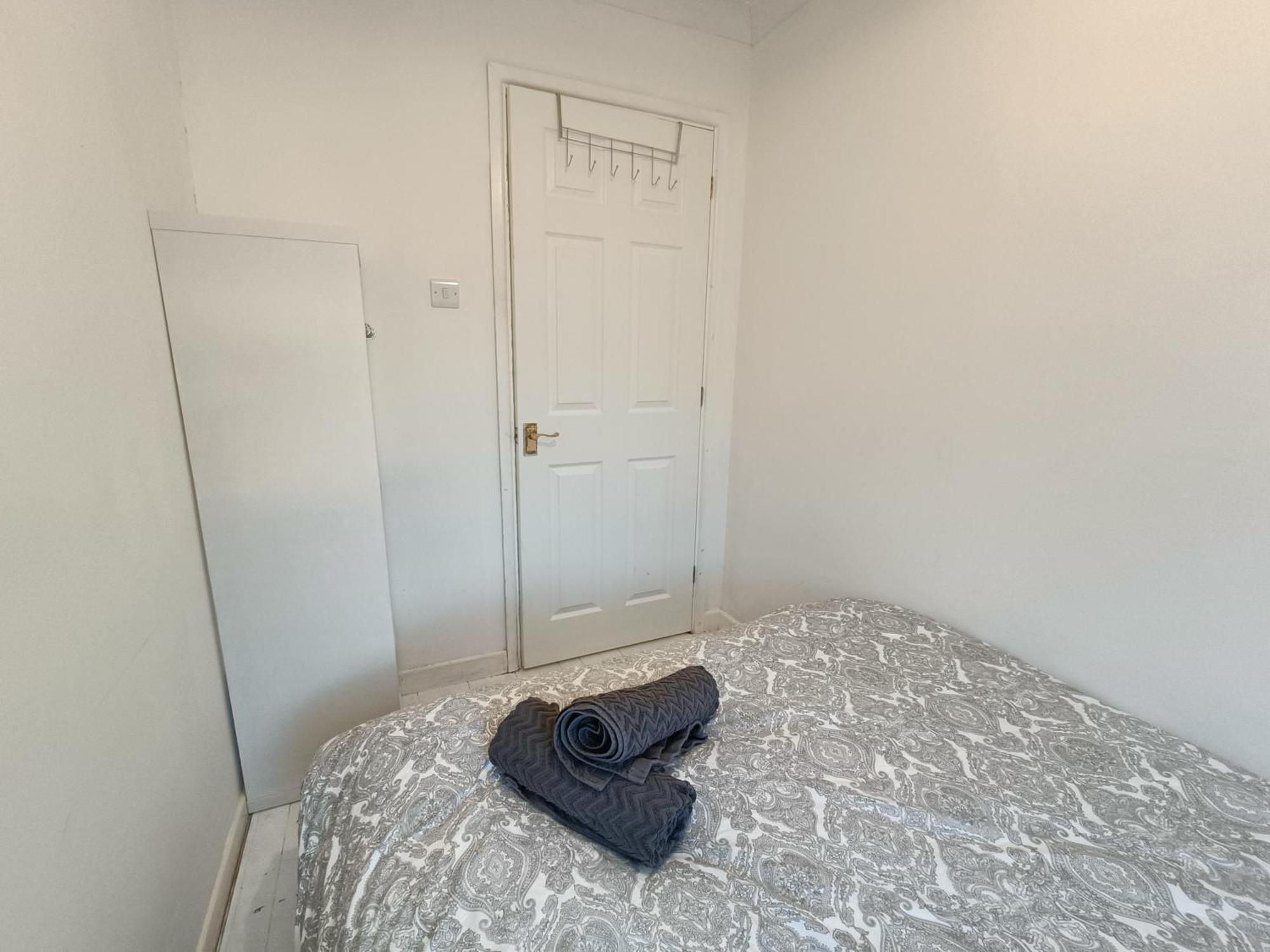 2 Bed Functional House Close To Manor Park Train Station لندن المظهر الخارجي الصورة